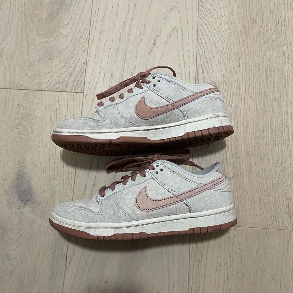 Nike dunk low fossil rose
